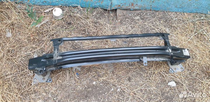 Усилитель переднего бампера