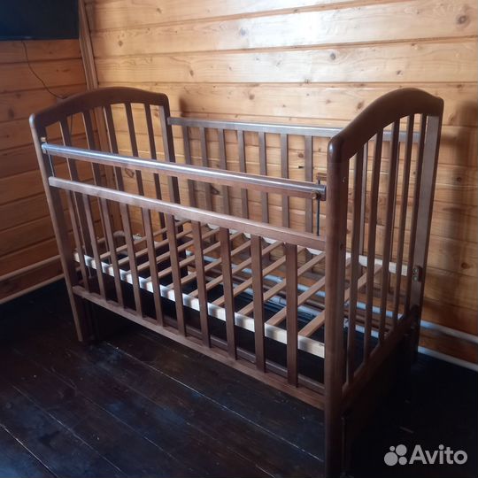 Детская кроватка