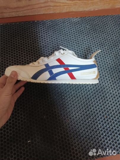 Кроссовки asics