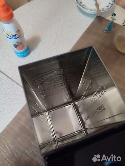 Фирменная коробка металлическая + бутылка