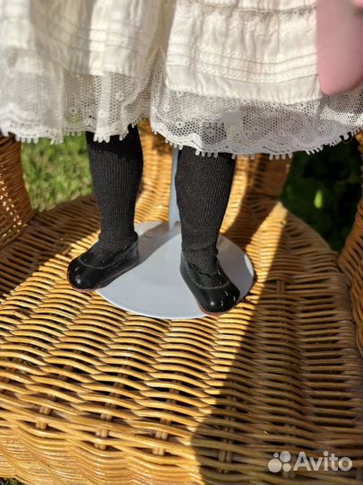 Коллекционная фарфоровая кукла