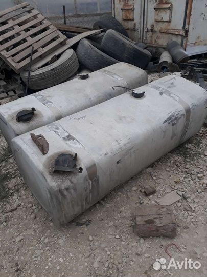 Топлиывные баки