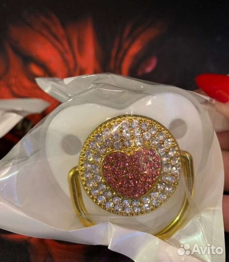 Соска со стразами