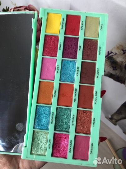 Набор косметики Revolution + кисти для макияжа