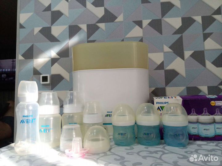 Бутылочки для кормления и стерилизатор