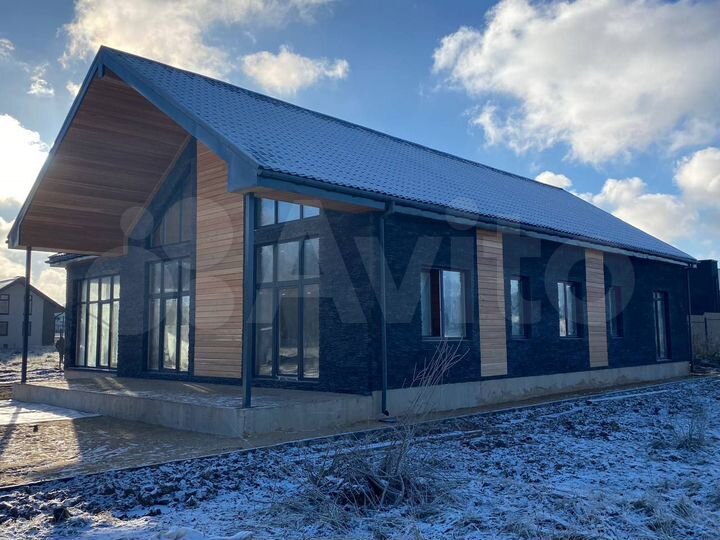 Коттедж 316 м² на участке 12 сот.