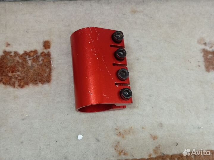 Зажим для трюкового самоката