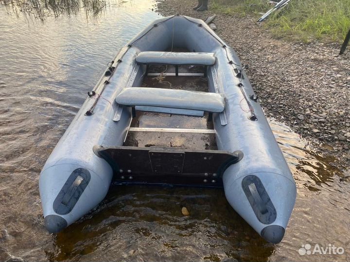Лодка с мотором