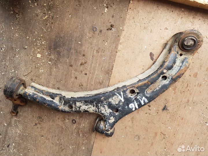 Рычаг передний левый Nissan Almera N16