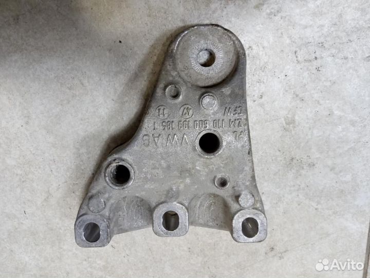 Кронштейн двигателя правый Volkswagen Polo Sedan 6