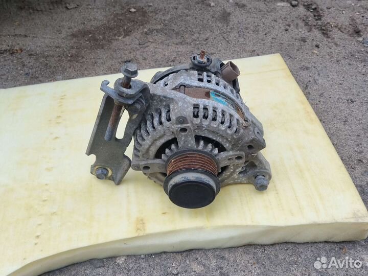 Генератор Toyota Corolla