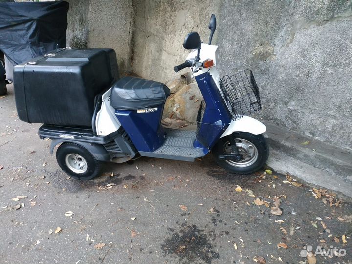 Скутер honda guro up