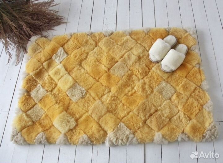 Прикроватный ковер натуральный цвета золото