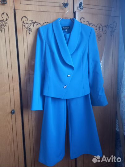 Костюм женский пиджак и брюки 46-44