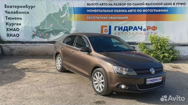 Кожух петли заднего сидения Volkswagen Jetta (A6) 8P0886197