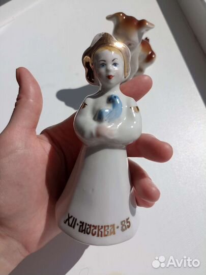 Статуэтка девочка с голубем