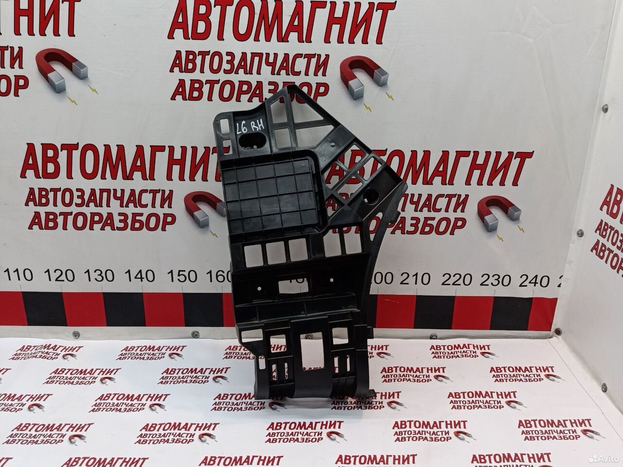 Кронштейн заднего бампера правый Lixiang L6