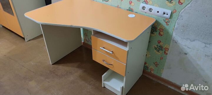 Компьютерный стол