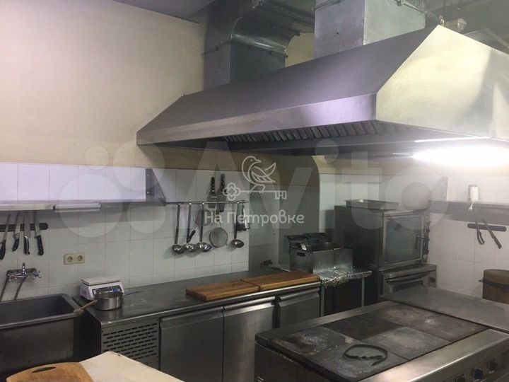 Продам помещение свободного назначения, 290.9 м²