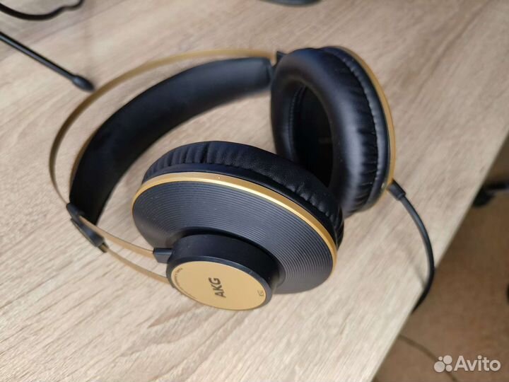 Студийные наушники AKG K92 Новые