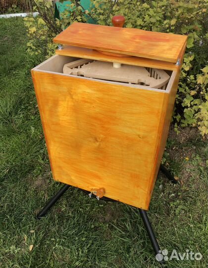 Медогонка деревянная 3 рамочная