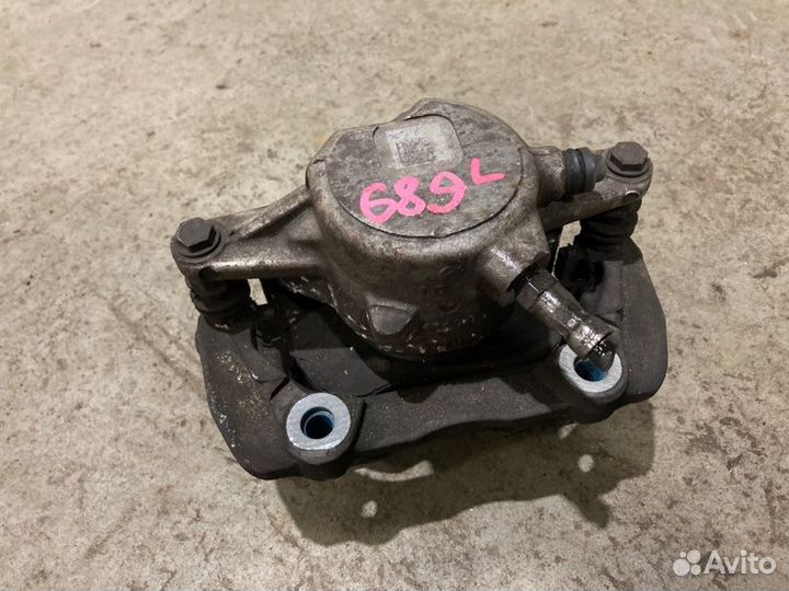 Суппорт передний левый Mercedes-Benz C-Class W204