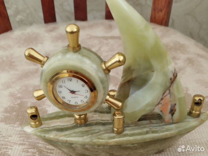 Часы настольные из оникса