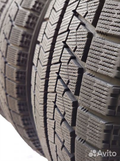 Bridgestone Blizzak VRX 215/60 R17