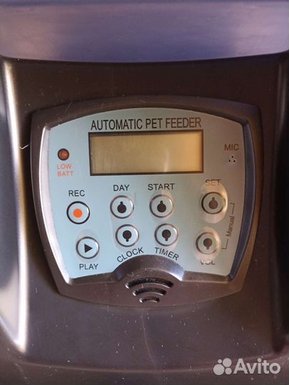 Автоматическая кормушка для кошек и собак