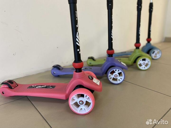 Самокат UFO 2020 светится полностью