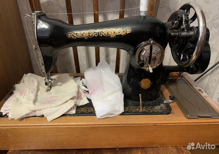 Ручная швейная машинка СССР