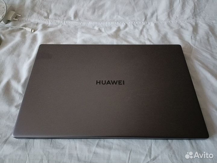 Huawei matebook d 15 (i3, 8 Gb, SSD)