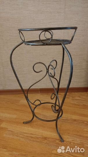 Подставка под цветы металлическая