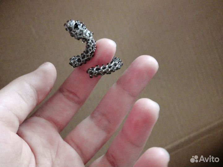 Змейка из бисера с проволкой внутри