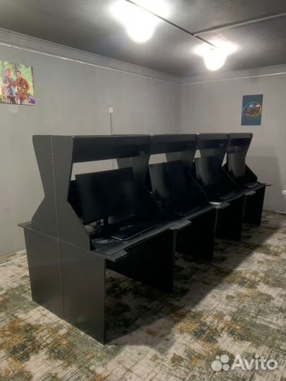 Компьютерные столы в игровой клуб