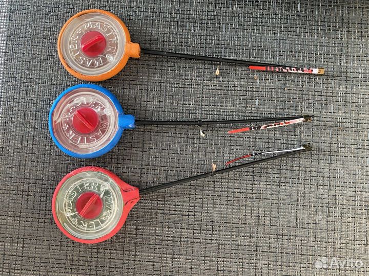 Комплект оснащенных спортивных удочек