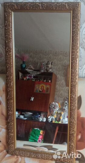 Зеркало в резной раме