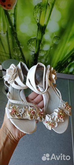 Босоножки для девочки 30 размер новые