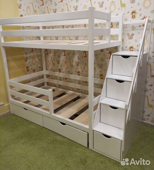 Кровать двухъярусная с лестницей комодом