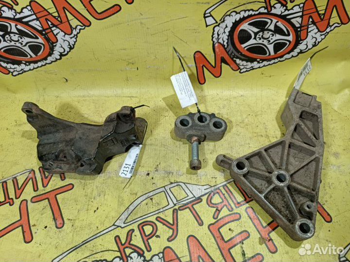 Кронштейн опоры двигателя Opel Astra H GTC 1.6