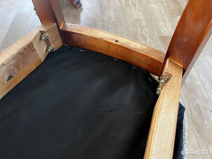 Стол со стульями