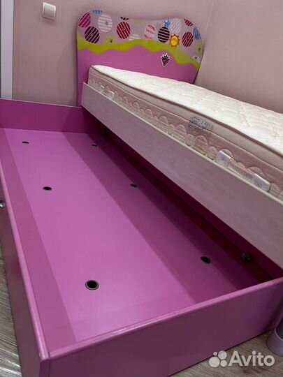 Детская кровать с комодом