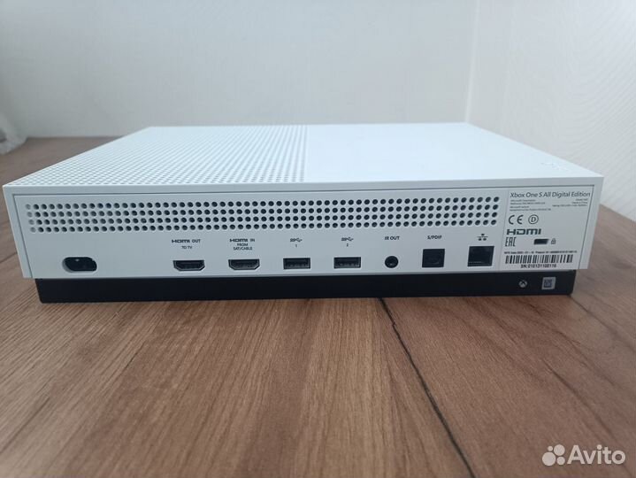 Xbox One s all digital MK11, UFC4