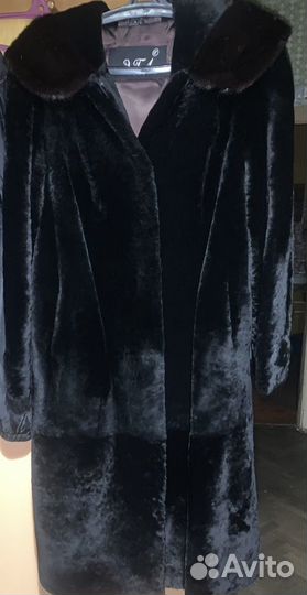 Шуба мутоновая с капюшоном из норки