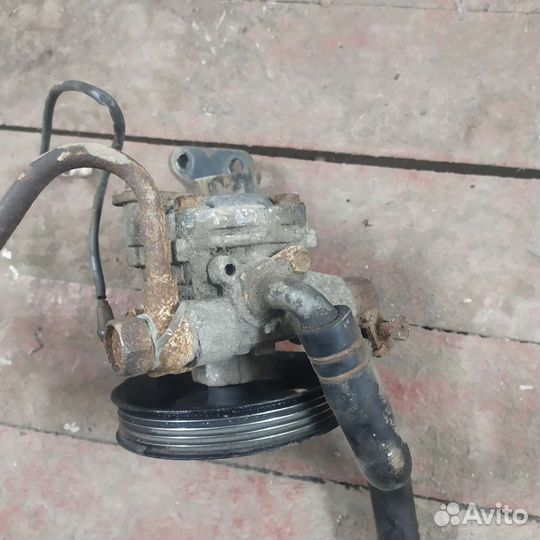 Suzuki Esteem 1.8 насос гура