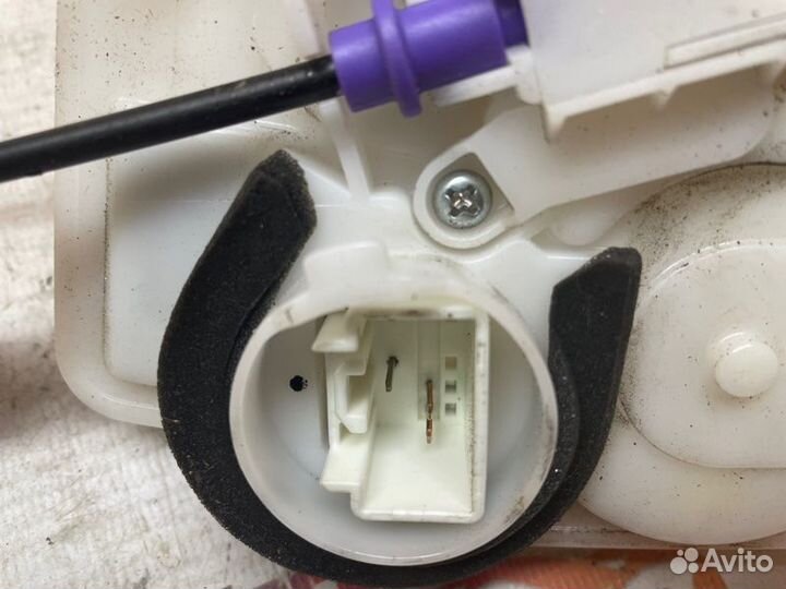 Замок двери задний левый Mazda 3 BM хетчбек PE