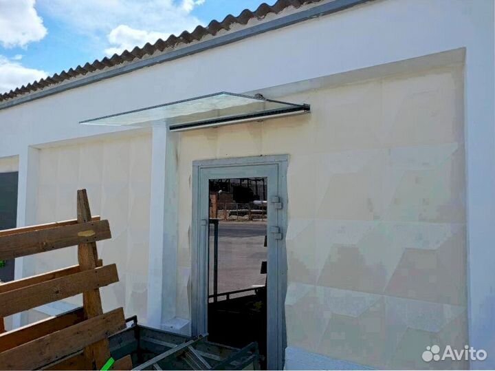 Козырек со стеклом на зажимной профиле