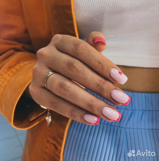 Наращивание, педикюр и маникюр в студии