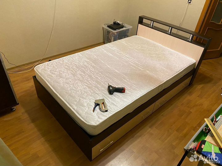 Кровать