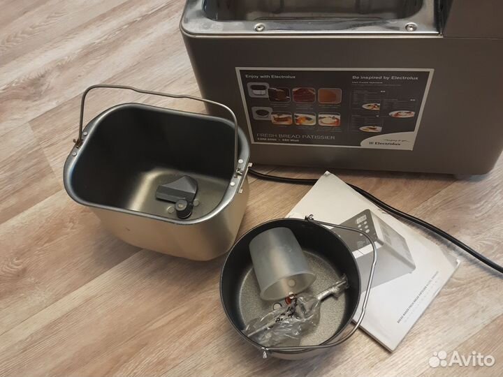 Хлебопечка Electrolux EBM8000